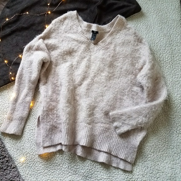 H&M Sweaters - Clearance! H&M Fuzzy Pink Sweater Size Small